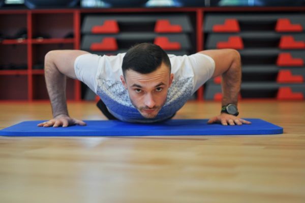 Trener personalny Tomasz Maliński - ugięcie ramion, pompka